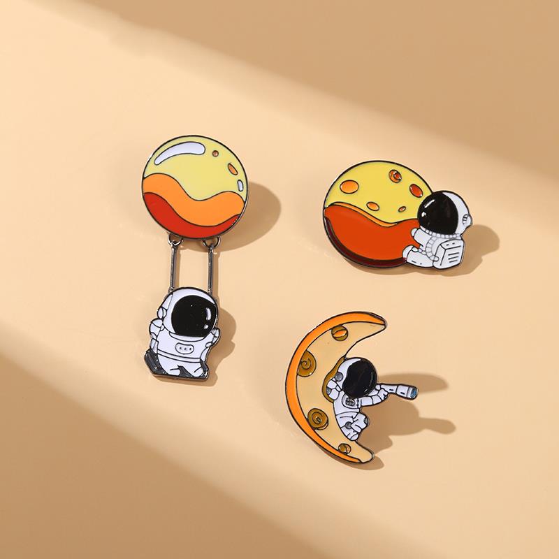 Embroidery Bali - Pin de esmalte de astronauta personalizado