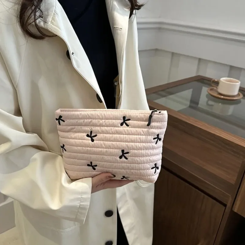 Bolsa de Maquillaje Bonita con - Embroidery Bag reseña y precio