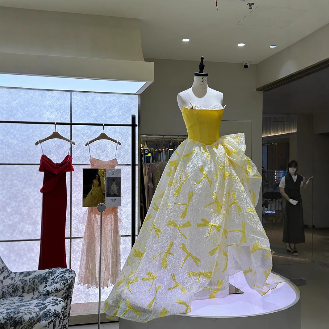 Elegante Vestido Largo de Saté - Embroidery Yellow Dress reseña y precio